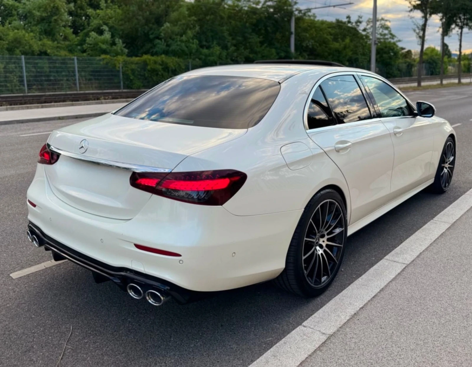 Mercedes-Benz E 400 Очакван внос E400d * Facelift* AMG * 360* 3D BURM*, снимка 4 - Автомобили и джипове - 55316766