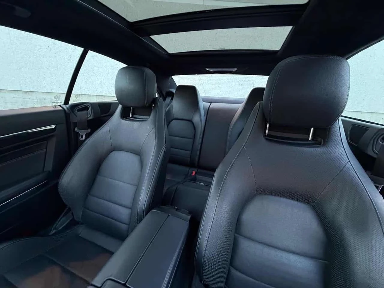 Mercedes-Benz E 400 * 2dr Cpe 4MATIC * CARFAX * ОПЦИЯ ЗА ФИНАНСИРАНЕ, снимка 10 - Автомобили и джипове - 56252701