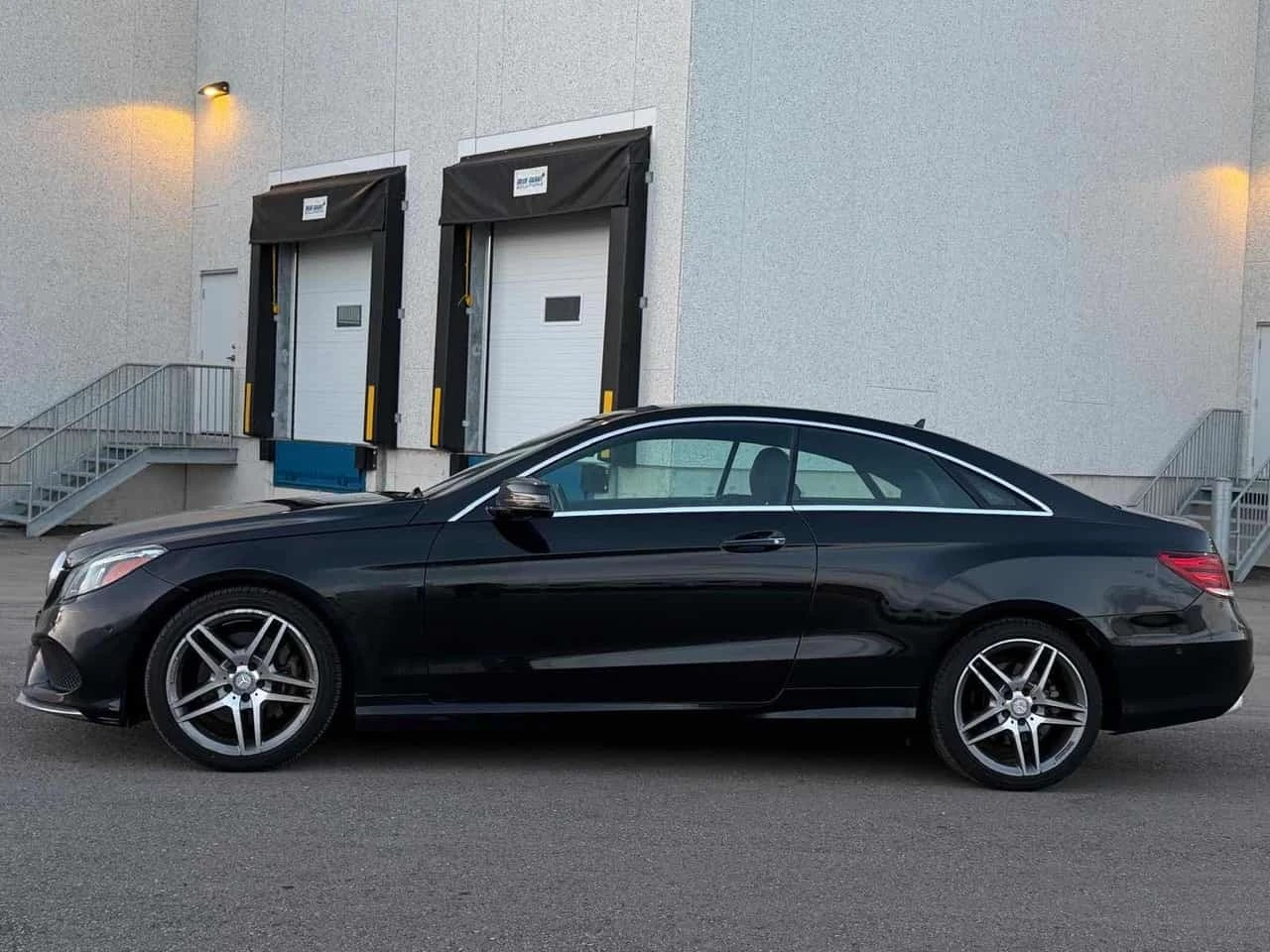 Mercedes-Benz E 400 * 2dr Cpe 4MATIC * CARFAX * ОПЦИЯ ЗА ФИНАНСИРАНЕ, снимка 2 - Автомобили и джипове - 56252701