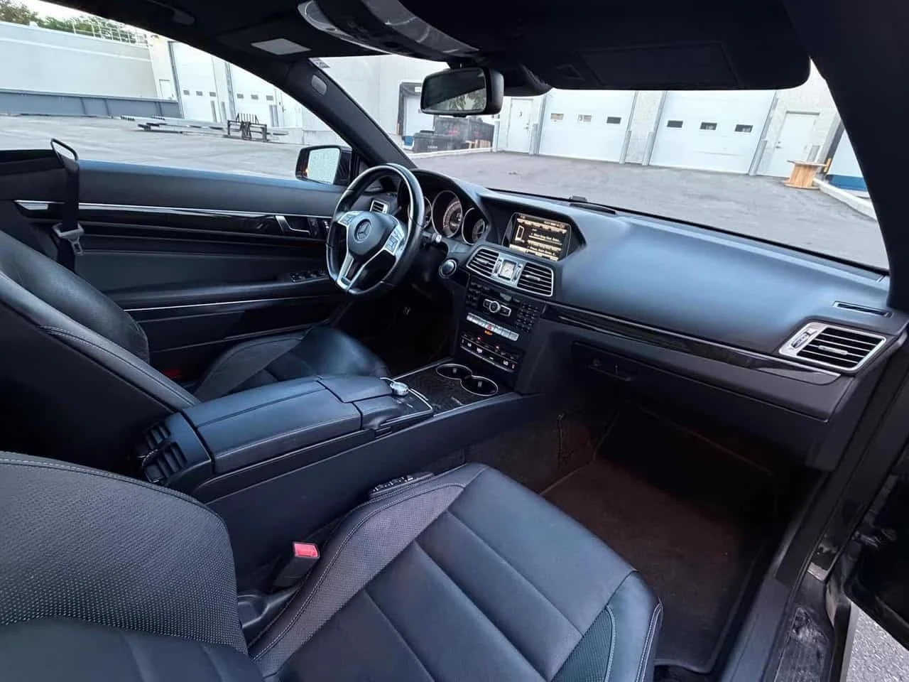 Mercedes-Benz E 400 * 2dr Cpe 4MATIC * CARFAX * ОПЦИЯ ЗА ФИНАНСИРАНЕ, снимка 11 - Автомобили и джипове - 56252701