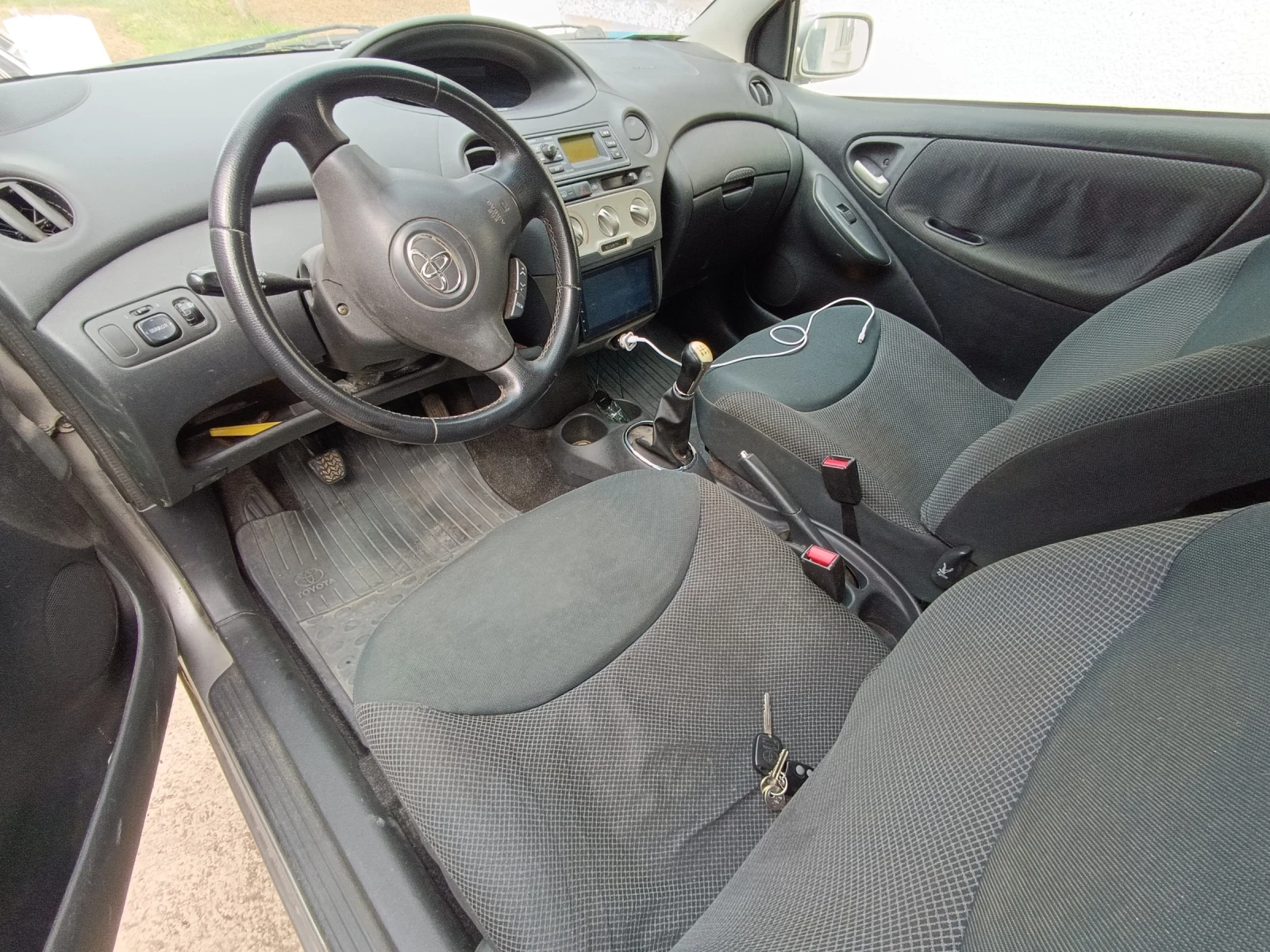 Toyota Yaris 1.3 VVT-i, снимка 3 - Автомобили и джипове - 56628682