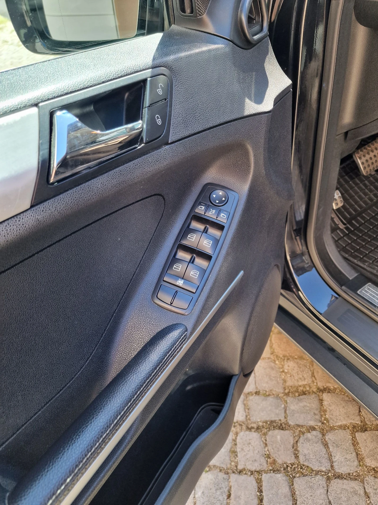 Mercedes-Benz ML 320, снимка 9 - Автомобили и джипове - 54112359