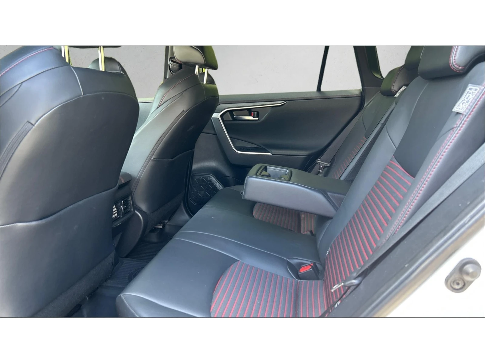Toyota Rav4 2.5 Plug-in Hybrid STYLE, Месечна вноска от 399  , снимка 12 - Автомобили и джипове - 55643196
