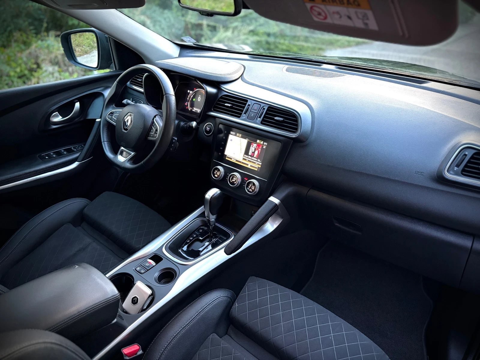 Renault Kadjar * 1.5dCi * KEYLESS * BOSE * PODGREV * KAMERA * , снимка 9 - Автомобили и джипове - 55848637