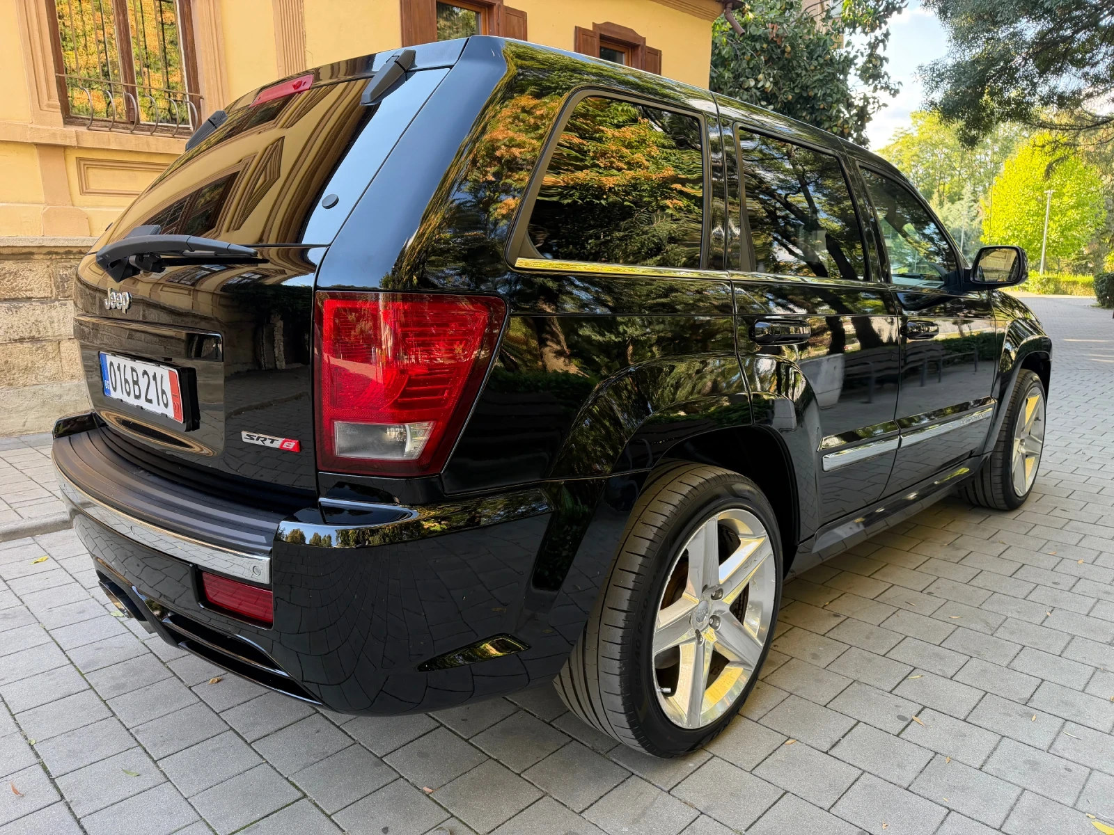 Jeep Grand cherokee SRT* КАТО НОВ* ШВЕЙЦАРИЯ* , снимка 4 - Автомобили и джипове - 56261364