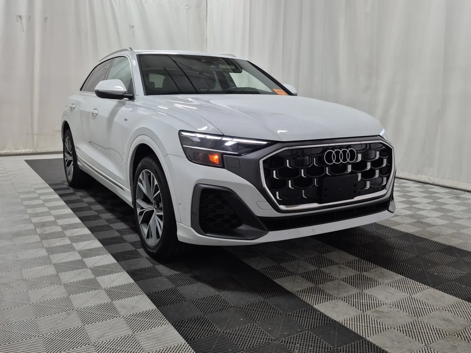 Audi Q8 3.0 TFSI  PROGRESSIV , снимка 2 - Автомобили и джипове - 56440520