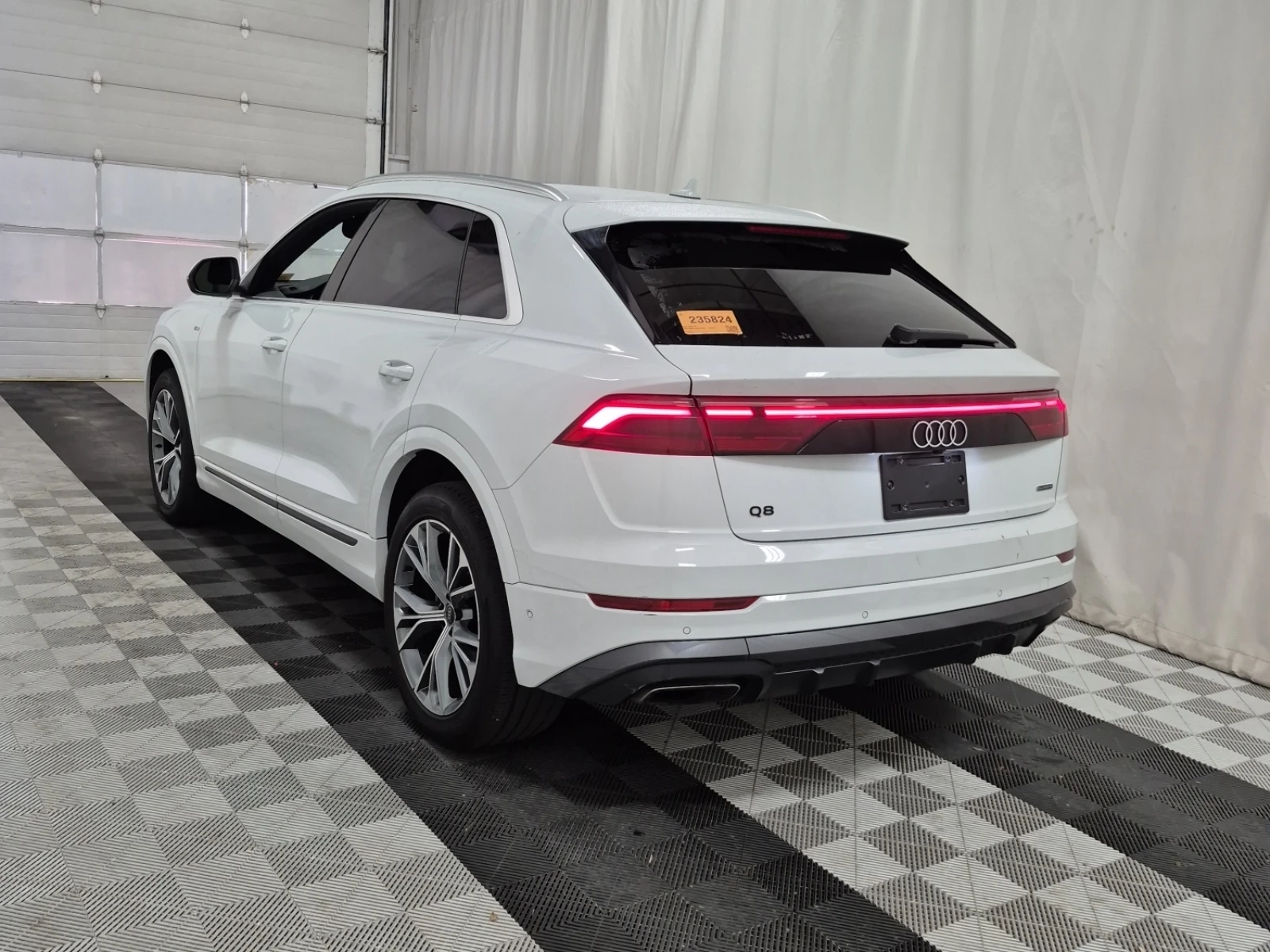 Audi Q8 3.0 TFSI  PROGRESSIV , снимка 4 - Автомобили и джипове - 56440520