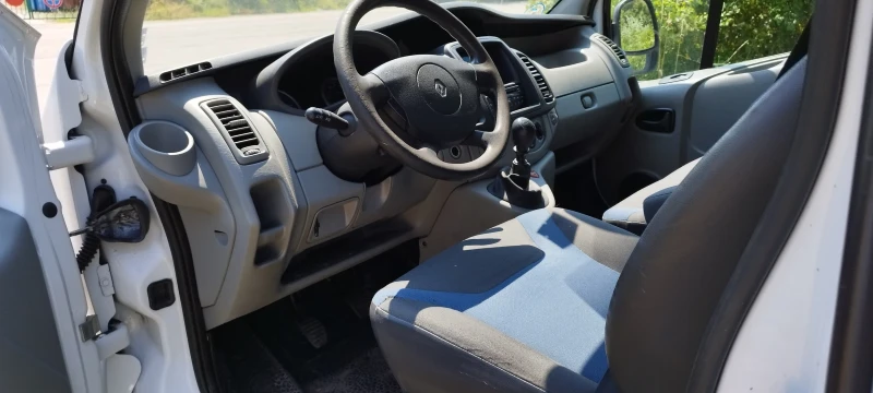 Renault Trafic, снимка 4 - Бусове и автобуси - 52743958