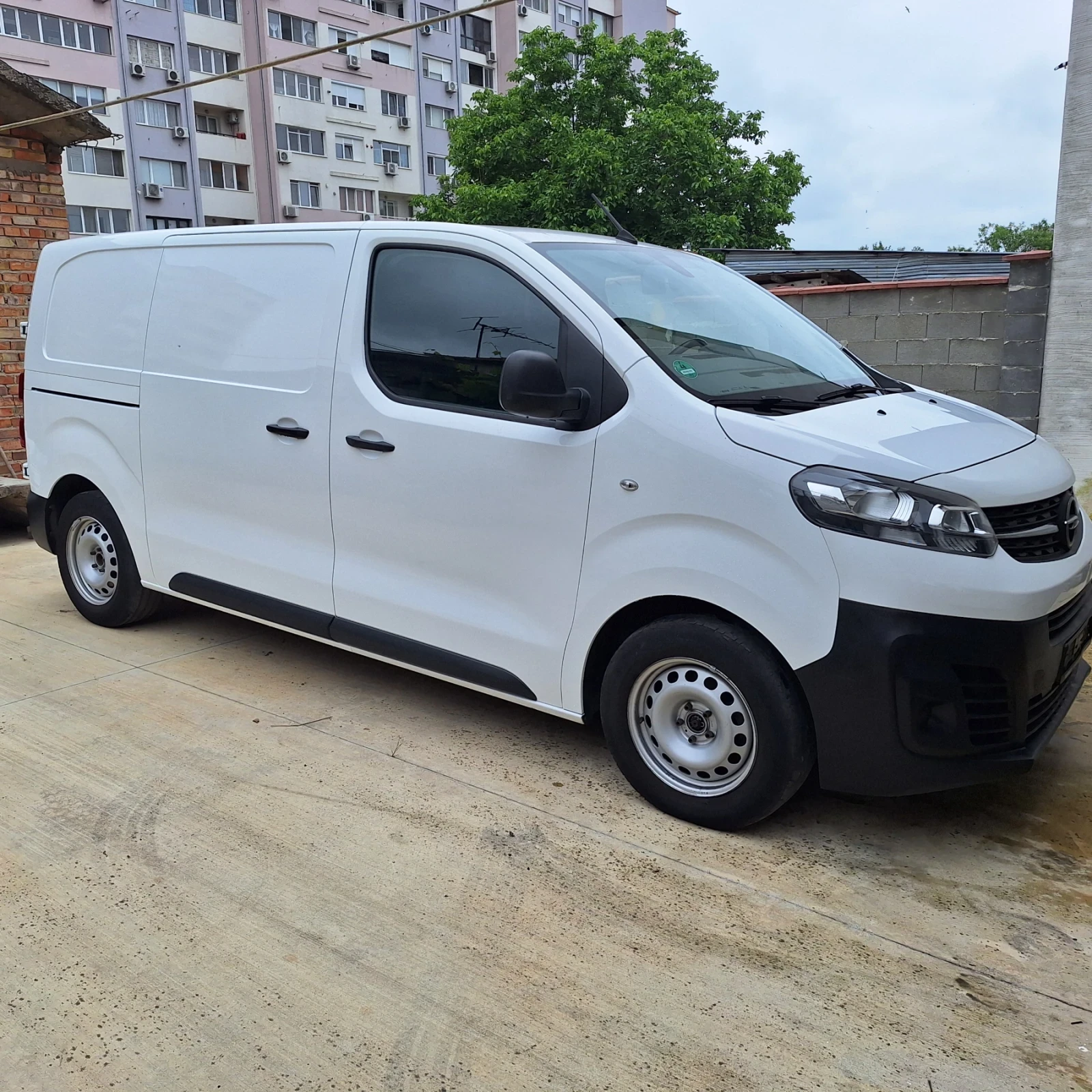 Opel Vivaro Товарен, снимка 3 - Бусове и автобуси - 54796781