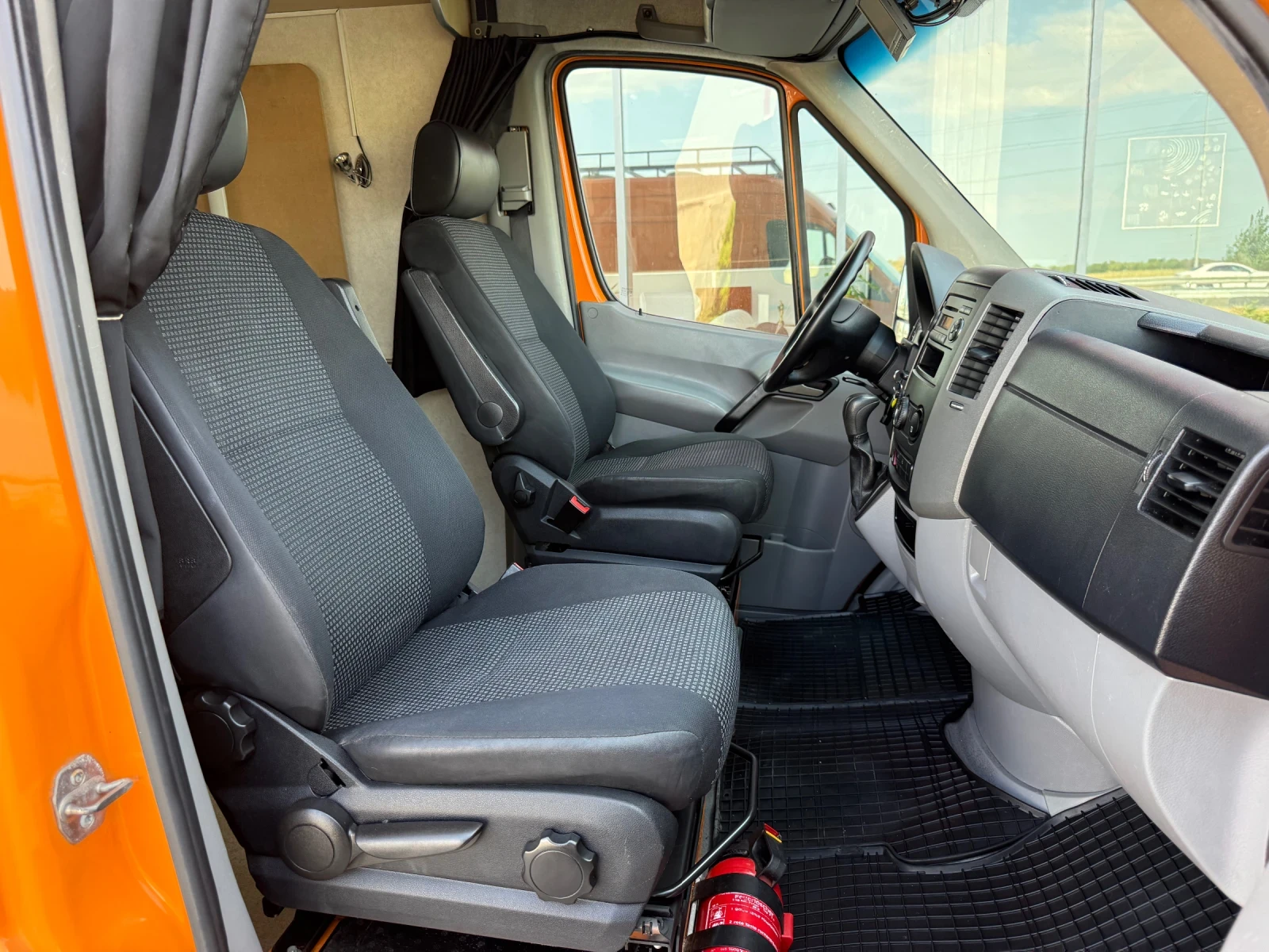 Кемпер Mercedes-Benz 315 2.2 CDI 150к.с 646 АВТОМАТ / КЛИМАТИК / КАМЕРА, снимка 10 - Каравани и кемпери - 55805998