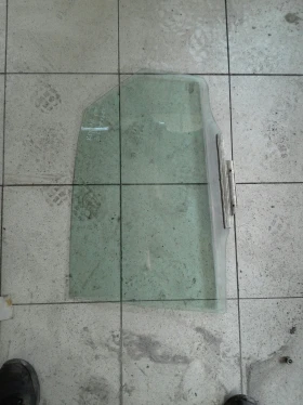 стъкло задно ляво Тойота корола 