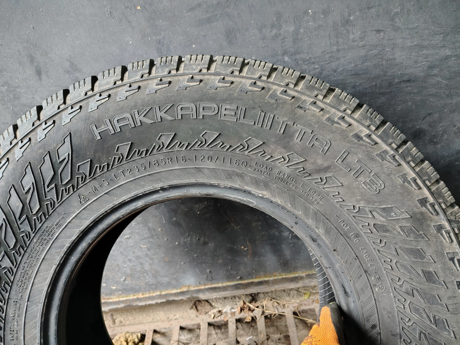 Гуми Зимни 235/85R16, снимка 6 - Гуми и джанти - 54085962