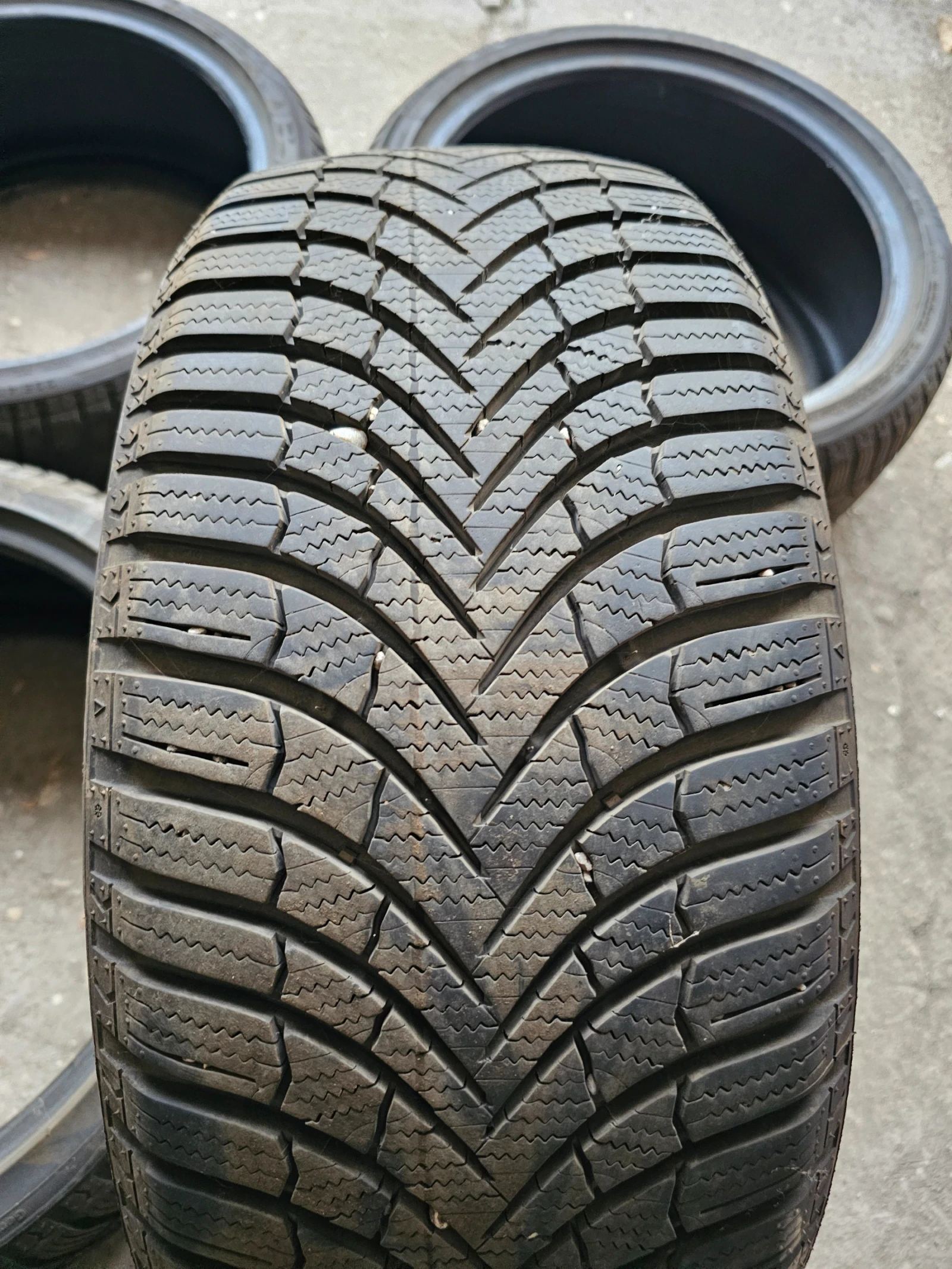 Гуми Зимни 225/40R18