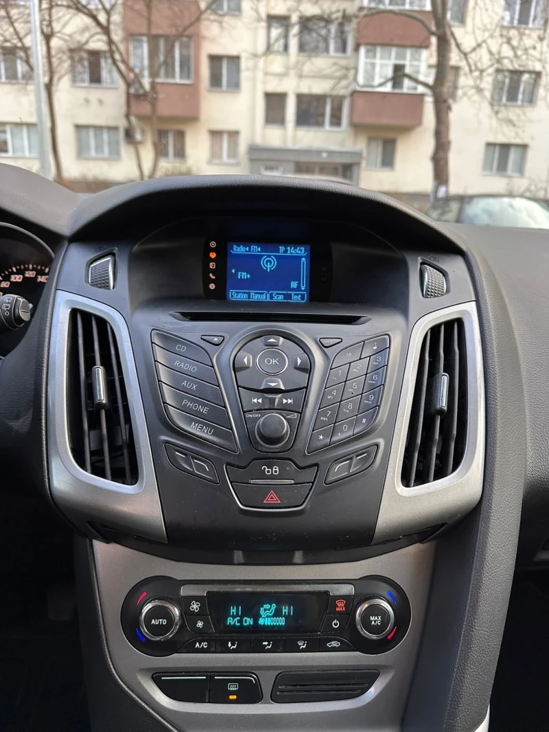 Ford Focus 1.6i Бензин/Климатроник/4Врати, снимка 11 - Автомобили и джипове - 48815993