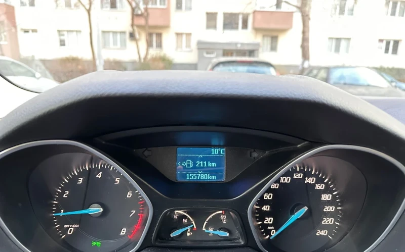 Ford Focus 1.6i Бензин/Климатроник/4Врати, снимка 10 - Автомобили и джипове - 48815993