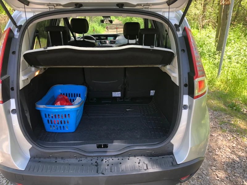 Renault Scenic 1.5 DCI, снимка 8 - Автомобили и джипове - 51751909