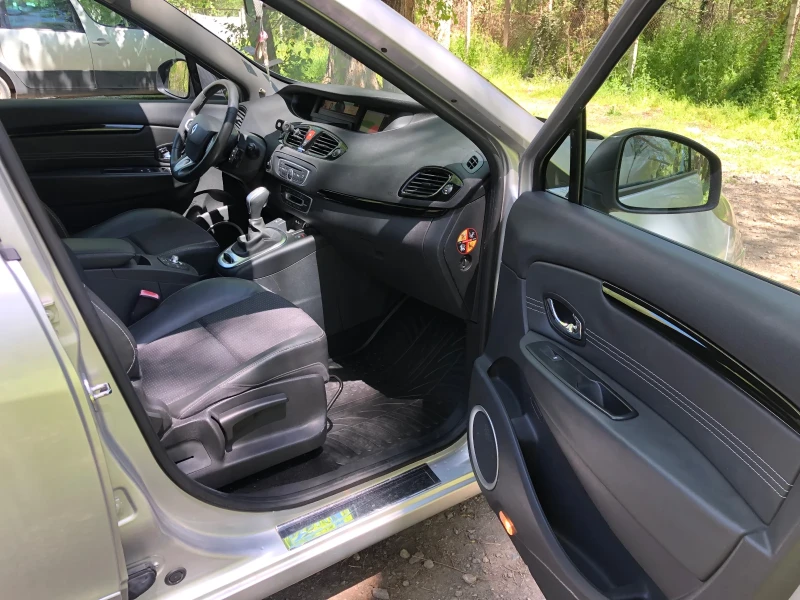 Renault Scenic 1.5 DCI, снимка 12 - Автомобили и джипове - 51751909