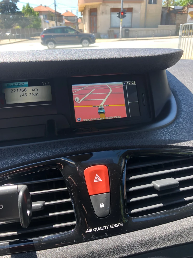 Renault Scenic 1.5 DCI, снимка 15 - Автомобили и джипове - 51751909