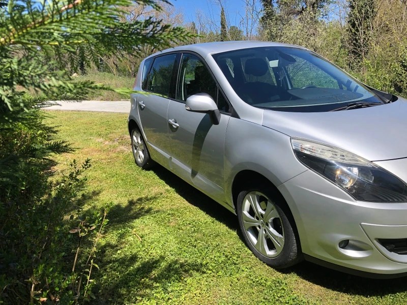 Renault Scenic 1.5 DCI, снимка 4 - Автомобили и джипове - 51751909