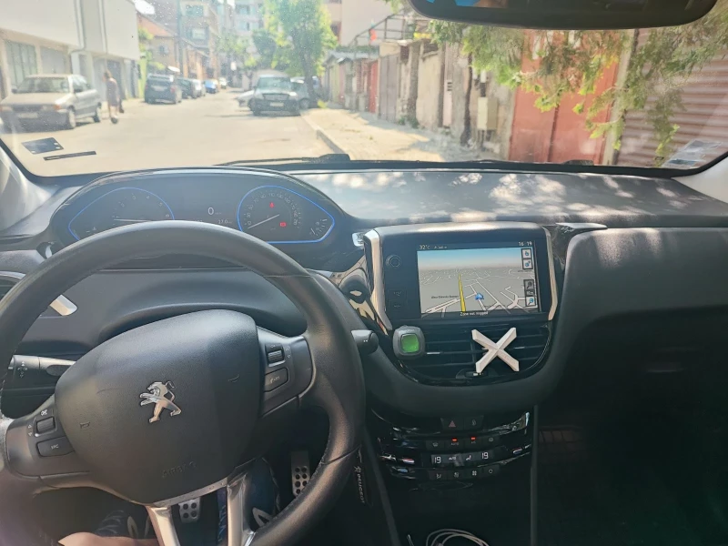 Peugeot 208, снимка 7 - Автомобили и джипове - 51216413
