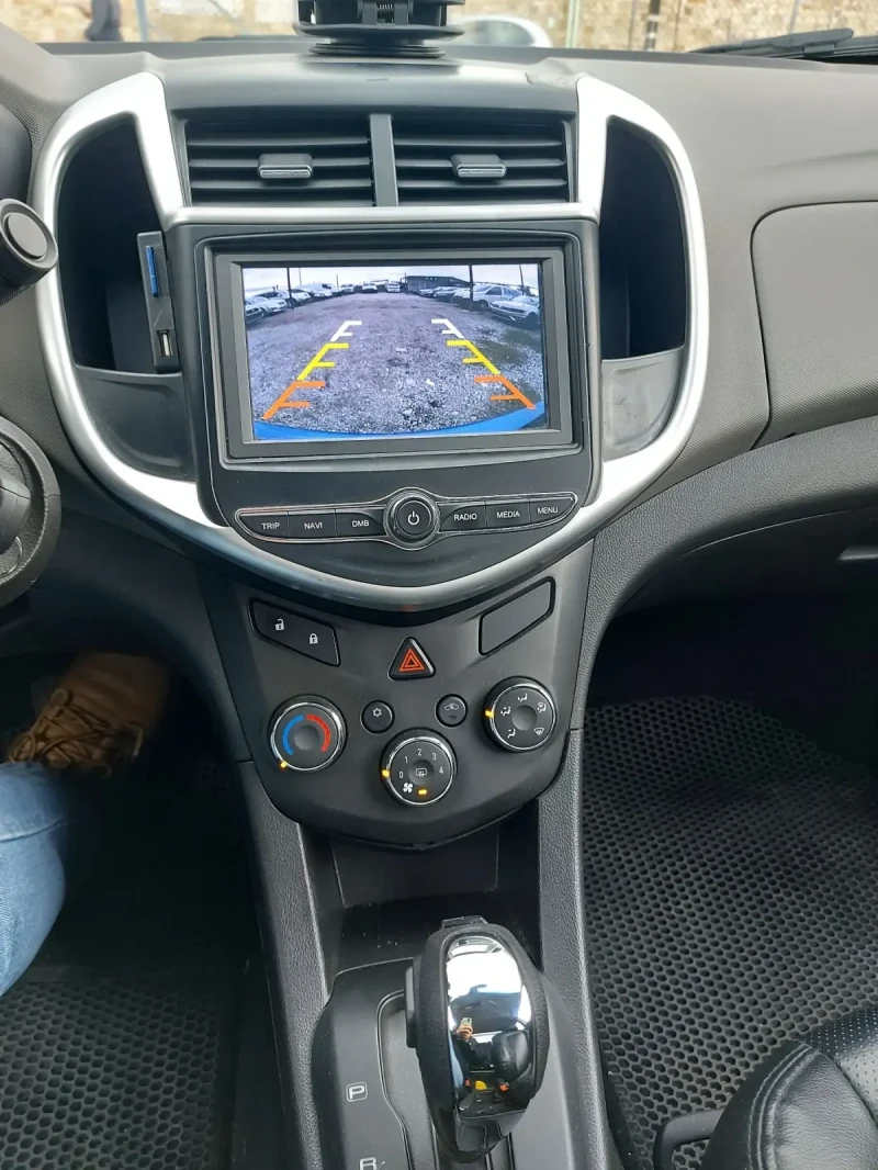 Chevrolet Aveo 140кс/Автомат. Бензин. Камера. Нави , снимка 13 - Автомобили и джипове - 52148479