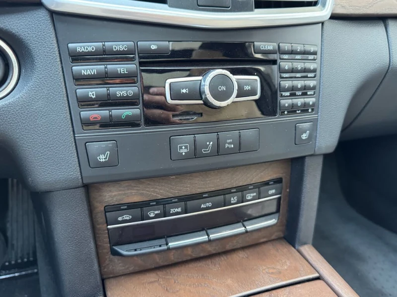 Mercedes-Benz E 350 4MATIC* АвтоКредит* (ЦЕНА ДО БГ), снимка 11 - Автомобили и джипове - 53393488