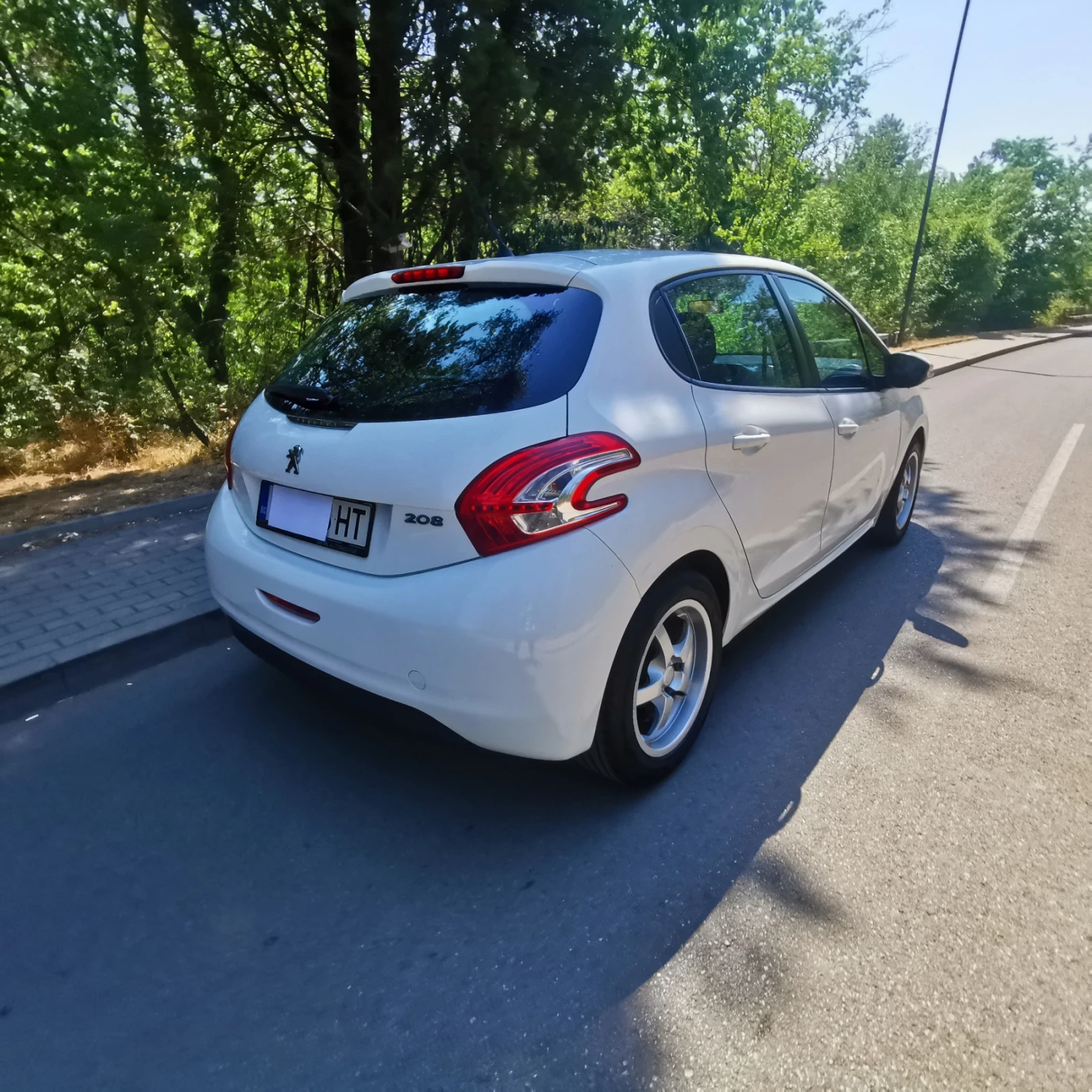 Peugeot 208 Поддържан автомобил  - изображение 5