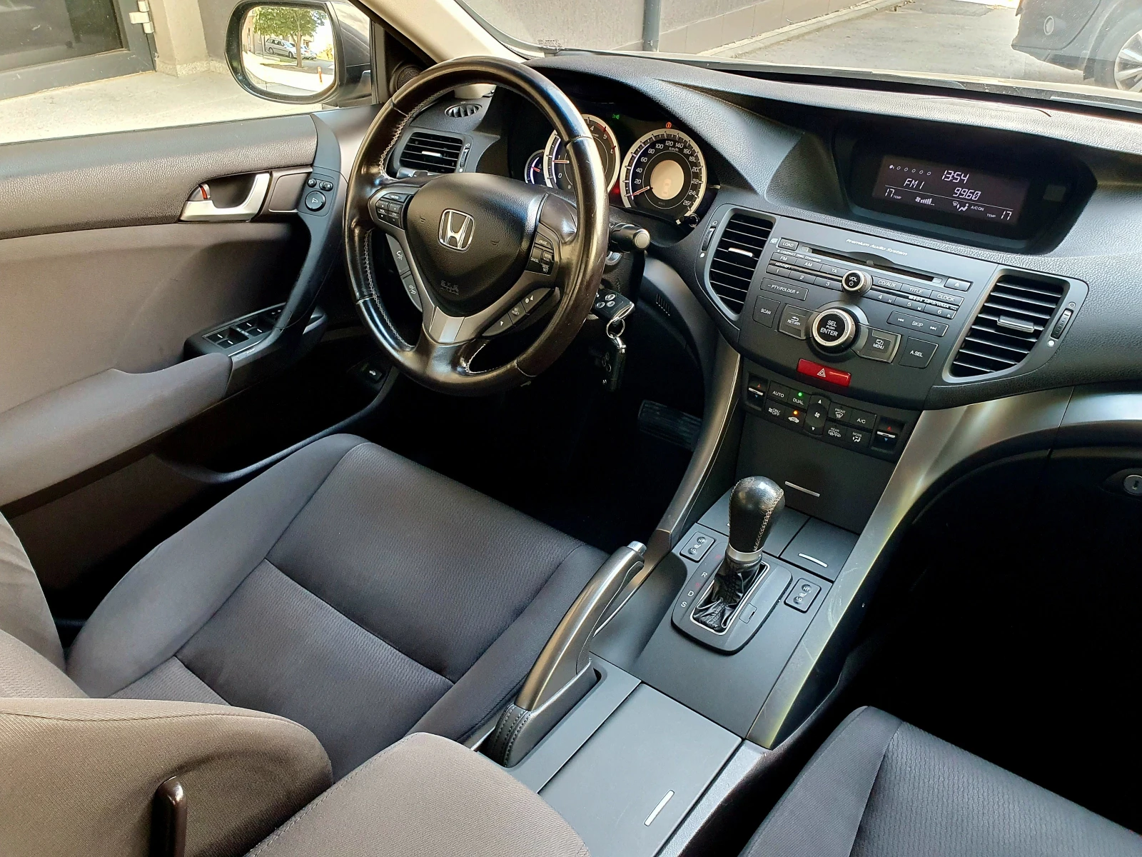 Honda Accord 2.2 i-DTEC АВТОМАТИК КСЕНОН КАМЕРА - изображение 8