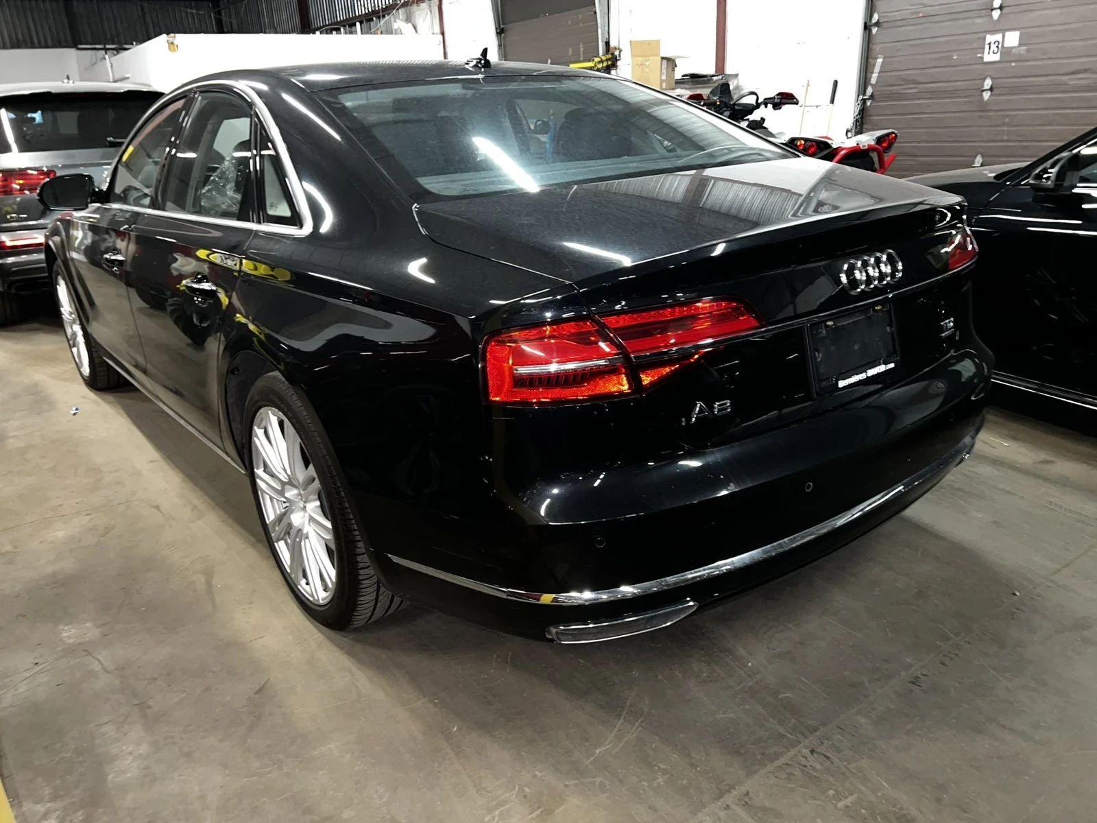 Audi A8 3.0, 67000km, quattro, matrix - изображение 2