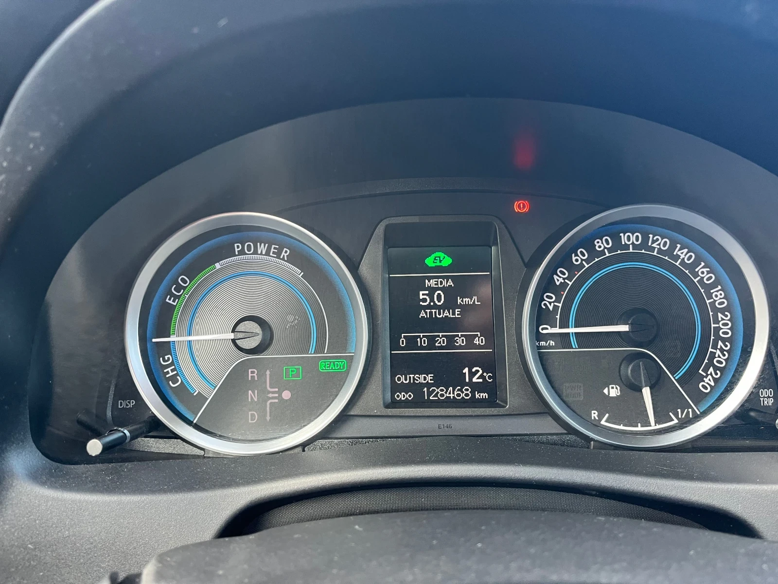 Toyota Auris HYBRID, снимка 11 - Автомобили и джипове - 53771484