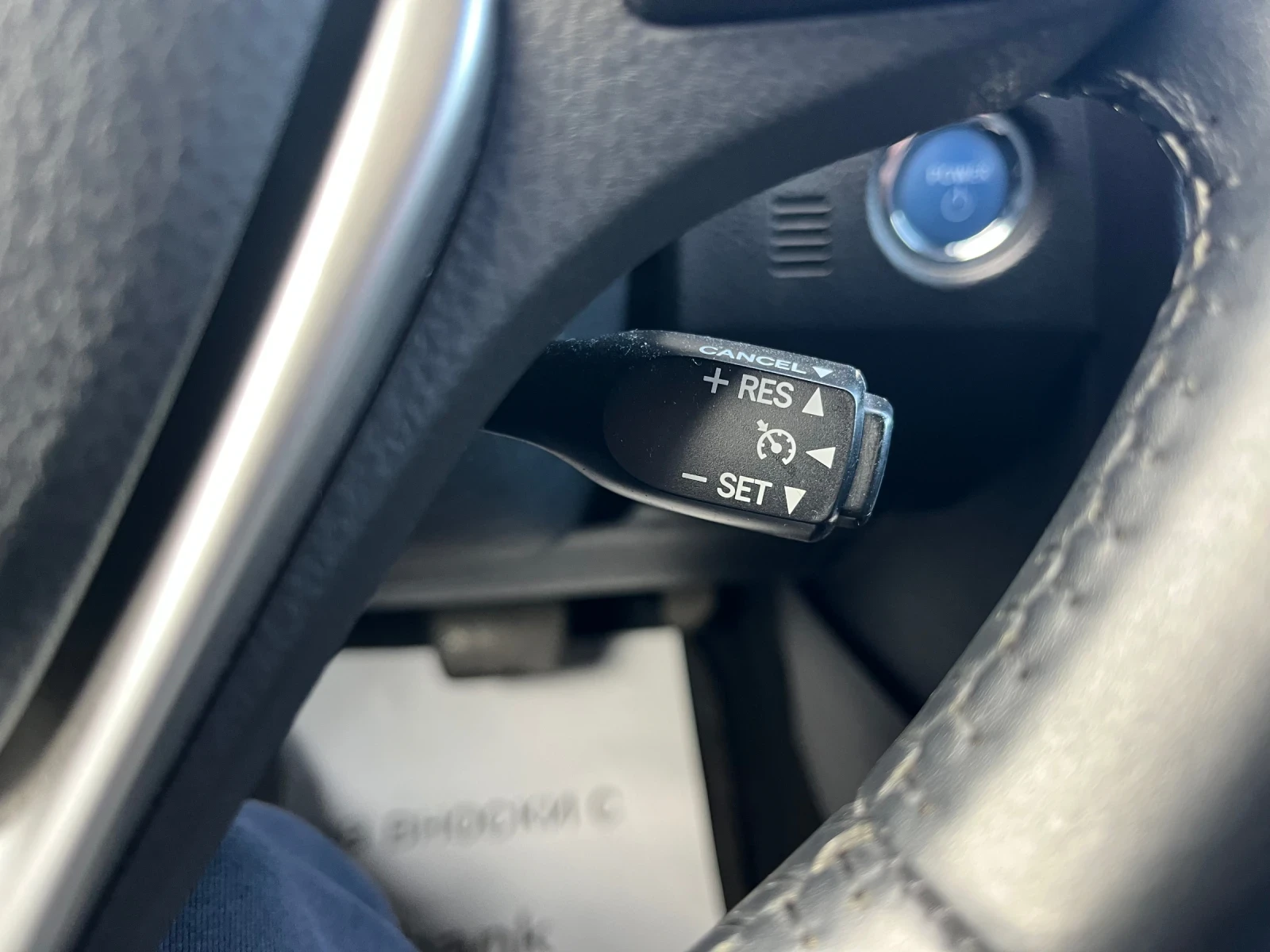 Toyota Auris HYBRID, снимка 12 - Автомобили и джипове - 53771484