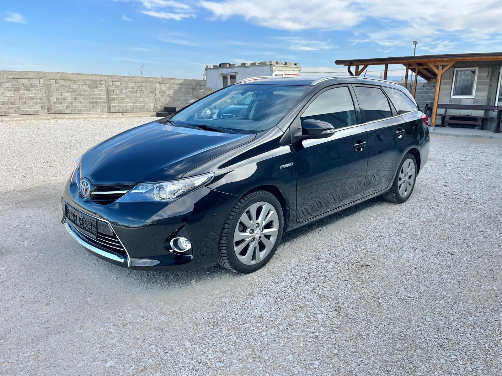 Toyota Auris HYBRID, снимка 2 - Автомобили и джипове - 53771484