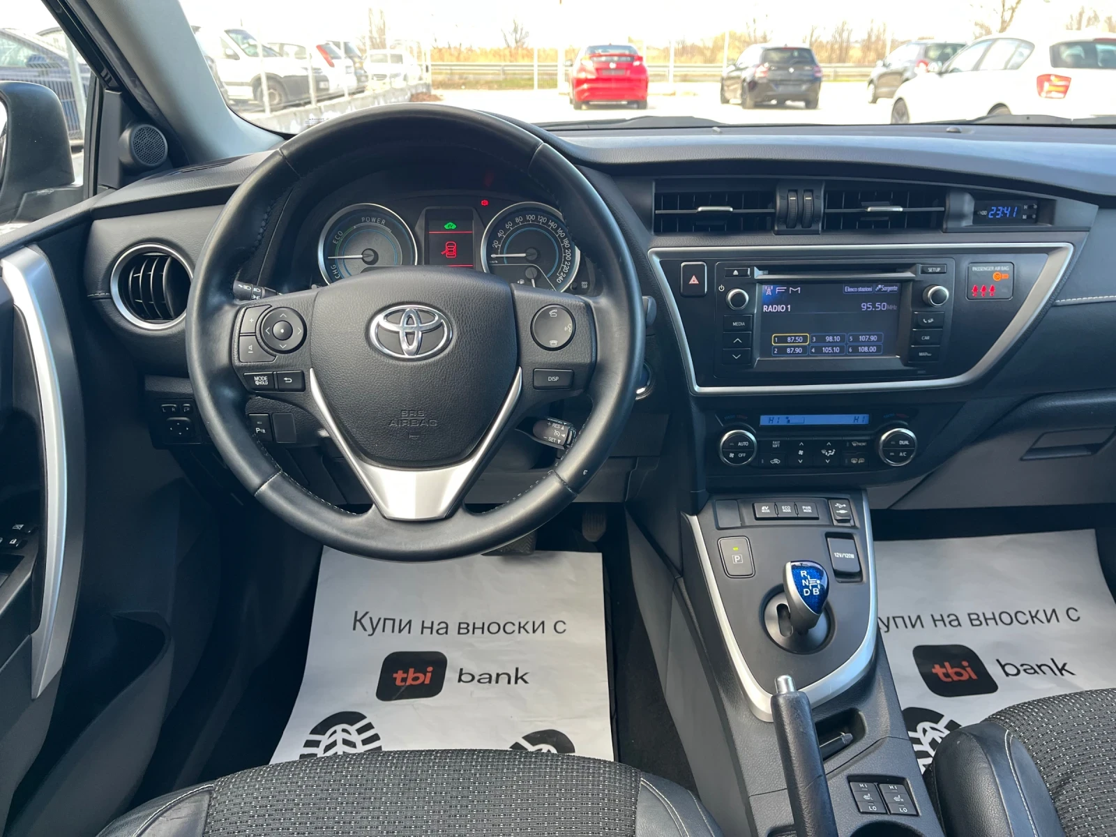 Toyota Auris HYBRID, снимка 10 - Автомобили и джипове - 53771484