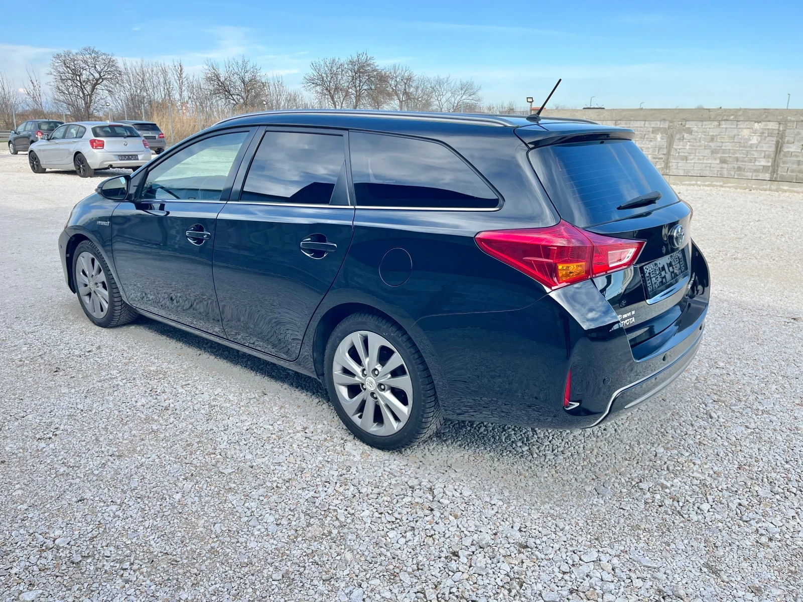 Toyota Auris HYBRID, снимка 4 - Автомобили и джипове - 53771484