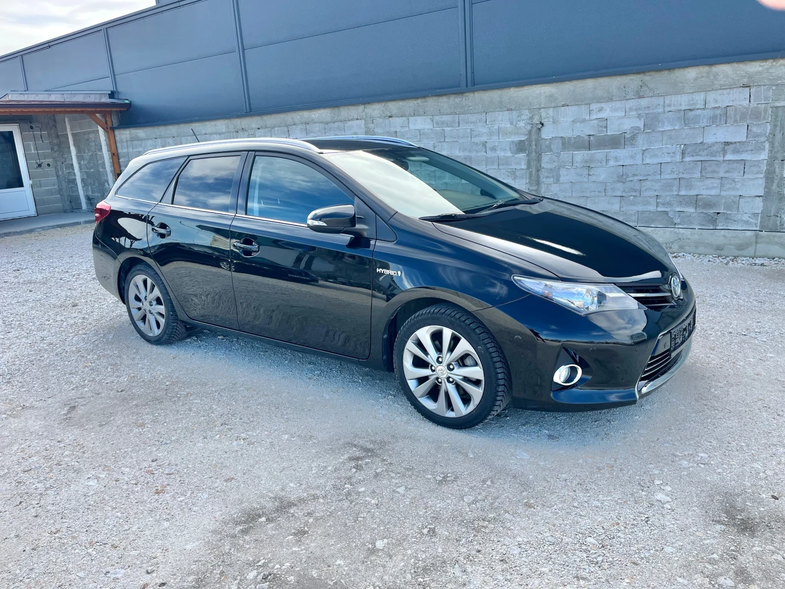 Toyota Auris HYBRID, снимка 3 - Автомобили и джипове - 53771484