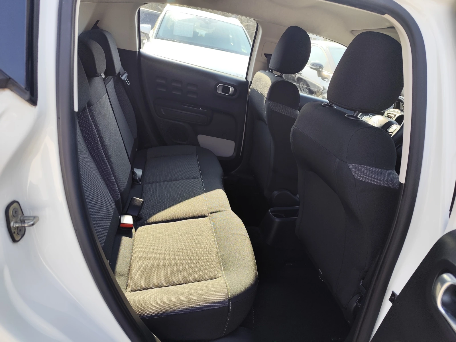 Citroen C3 1.2i* АВТОМАТИК* EURO6B* LED* CAMERA* , снимка 11 - Автомобили и джипове - 53865188