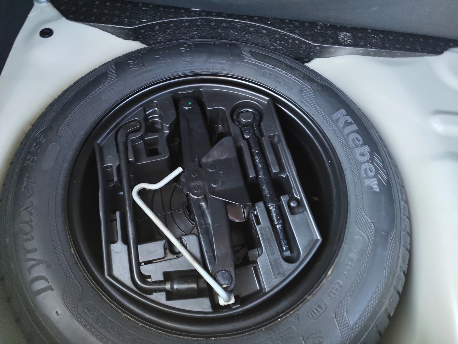 Citroen C3 1.2i* АВТОМАТИК* EURO6B* LED* CAMERA* , снимка 13 - Автомобили и джипове - 53865188