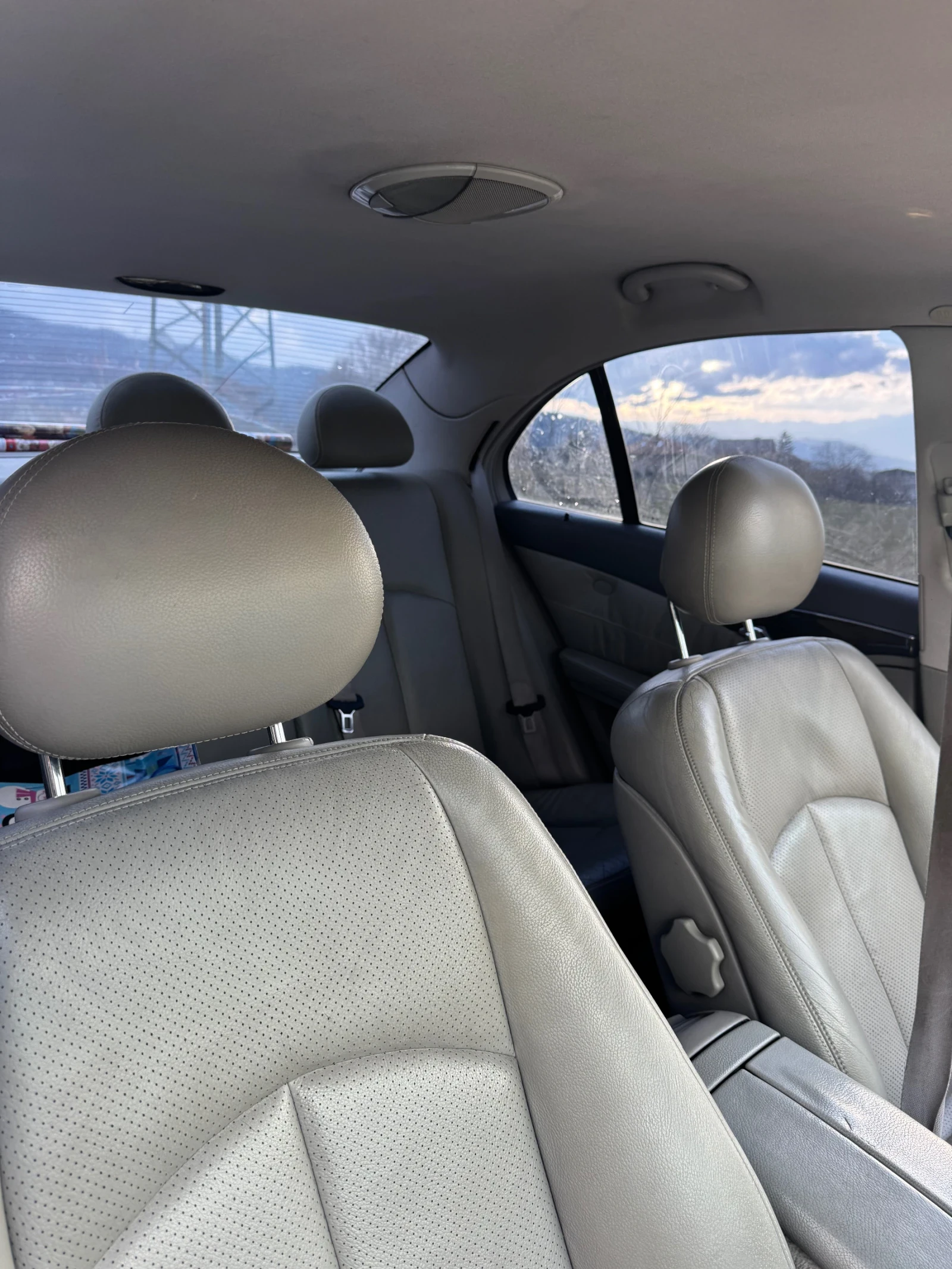 Mercedes-Benz E 320, снимка 8 - Автомобили и джипове - 53989548