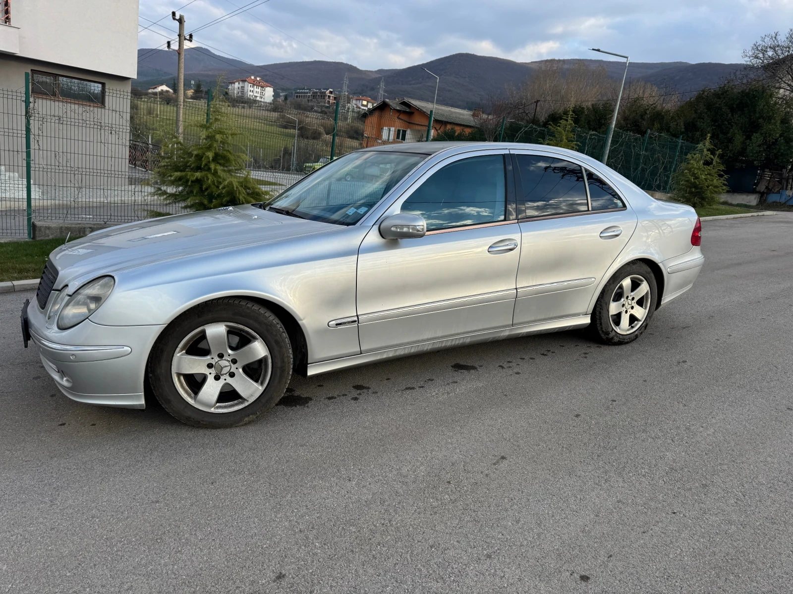 Mercedes-Benz E 320, снимка 3 - Автомобили и джипове - 53989548