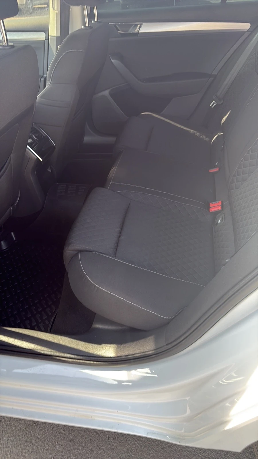 Skoda Superb 2.0TDI Virtual , снимка 8 - Автомобили и джипове - 54400340