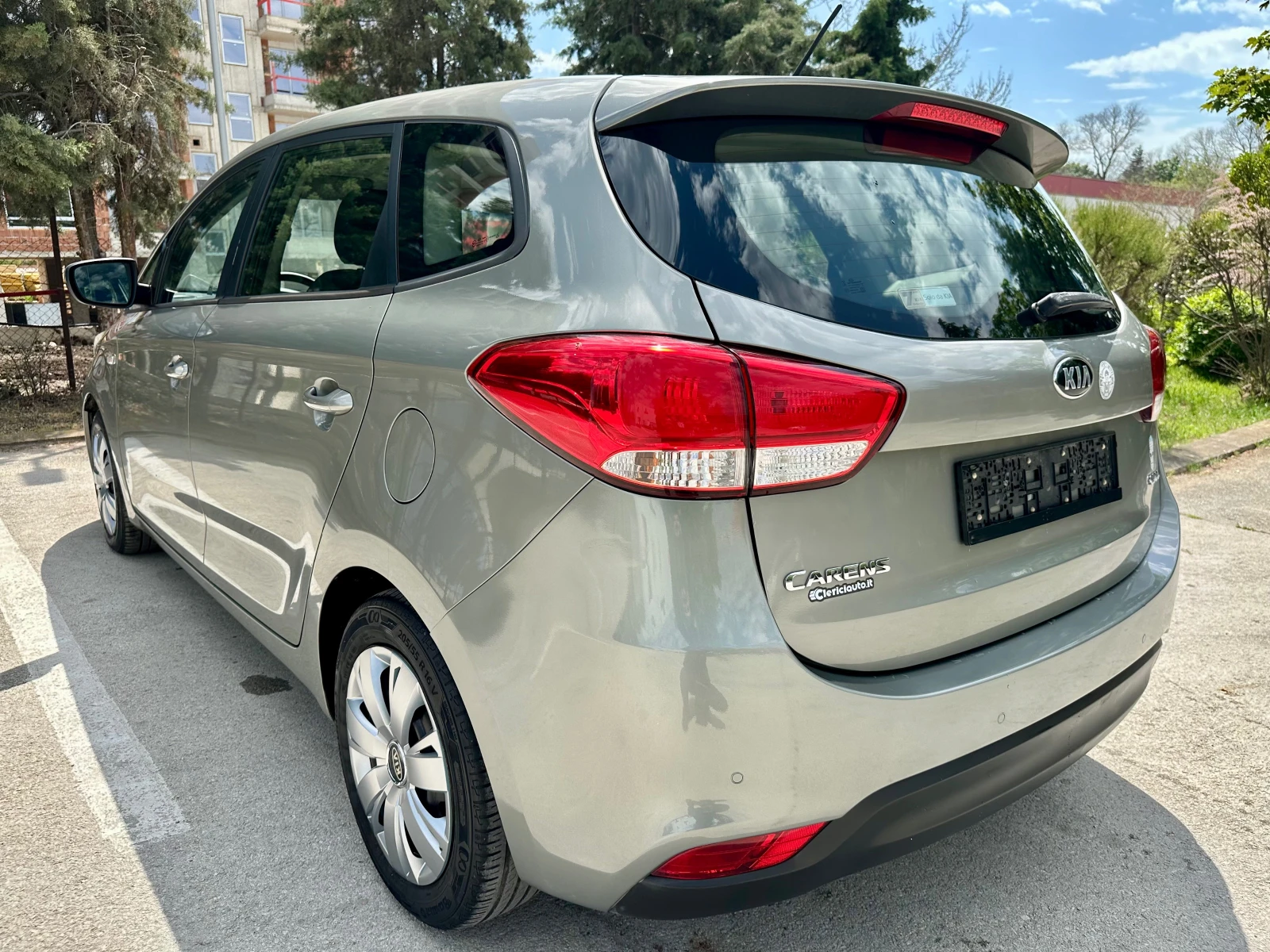 Kia Carens 1.7 D, снимка 5 - Автомобили и джипове - 54517950