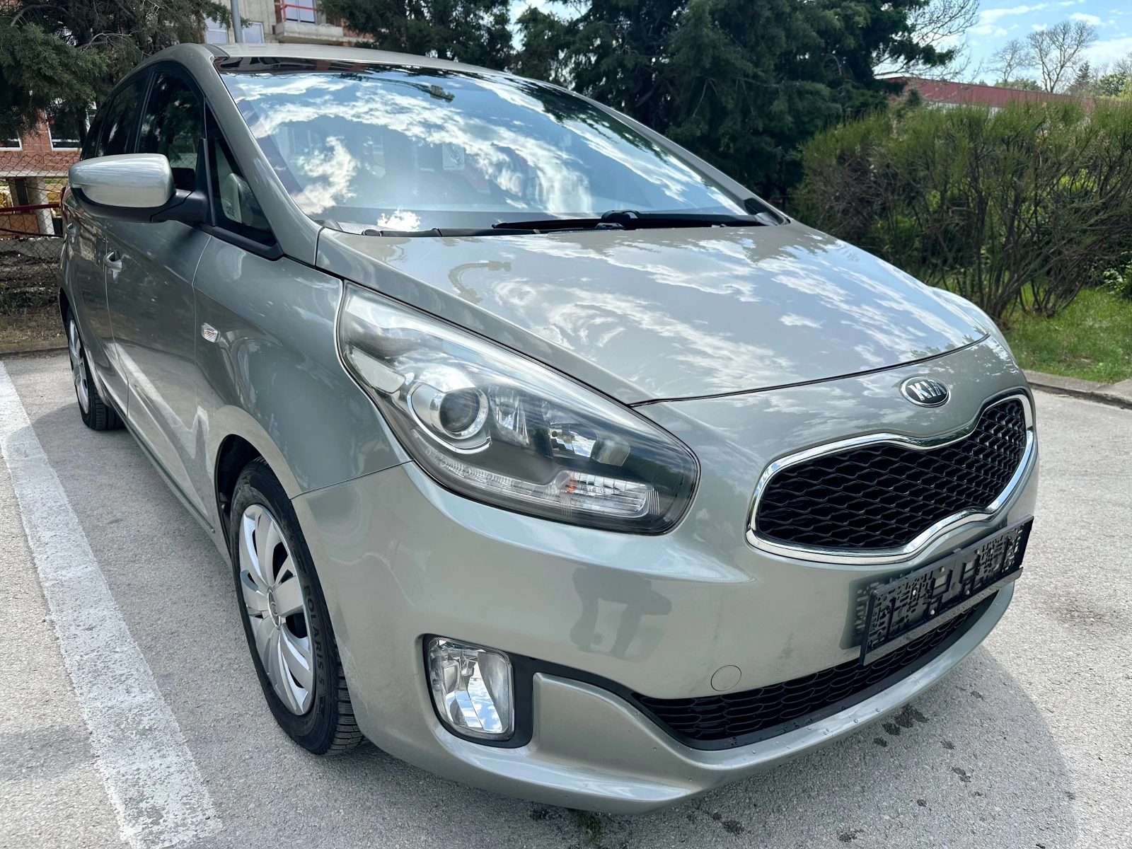 Kia Carens 1.7 D, снимка 2 - Автомобили и джипове - 54517950