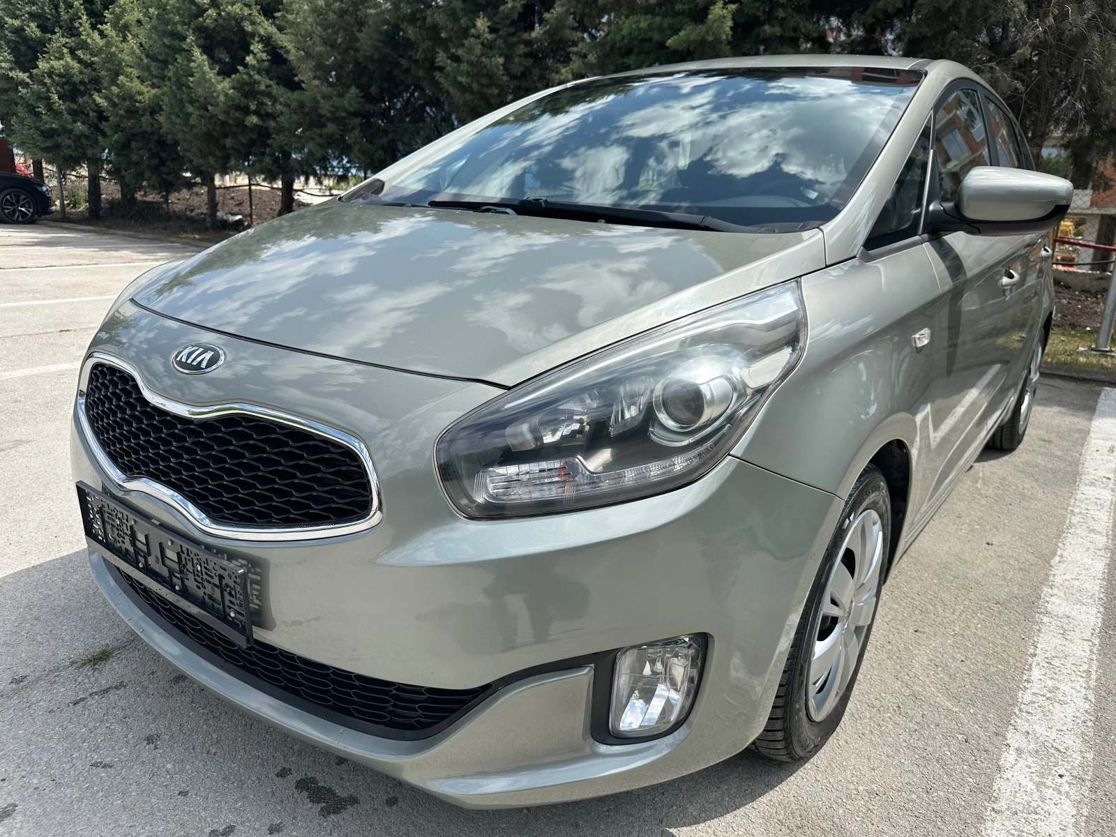 Kia Carens 1.7 D, снимка 4 - Автомобили и джипове - 54517950