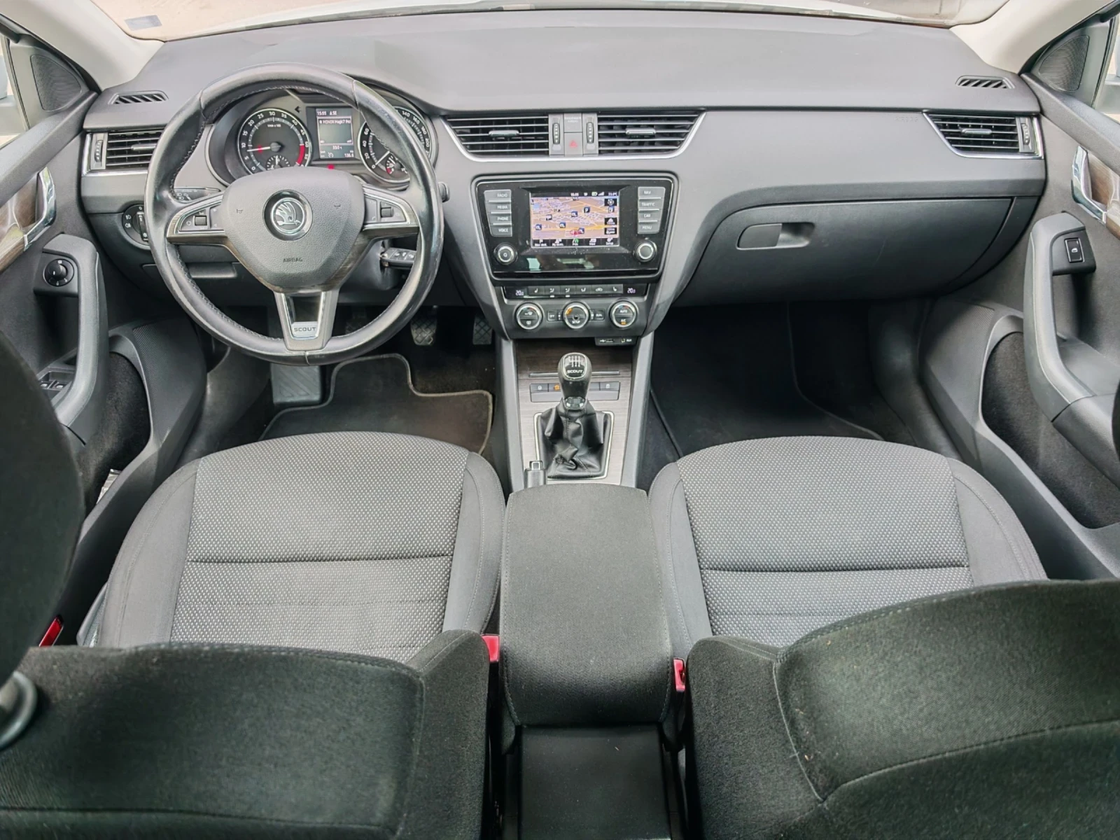 Skoda Octavia * SCOUT 4Х4 * 2.0TDI 150ps * КАМЕРА * NAVI * , снимка 10 - Автомобили и джипове - 54858150