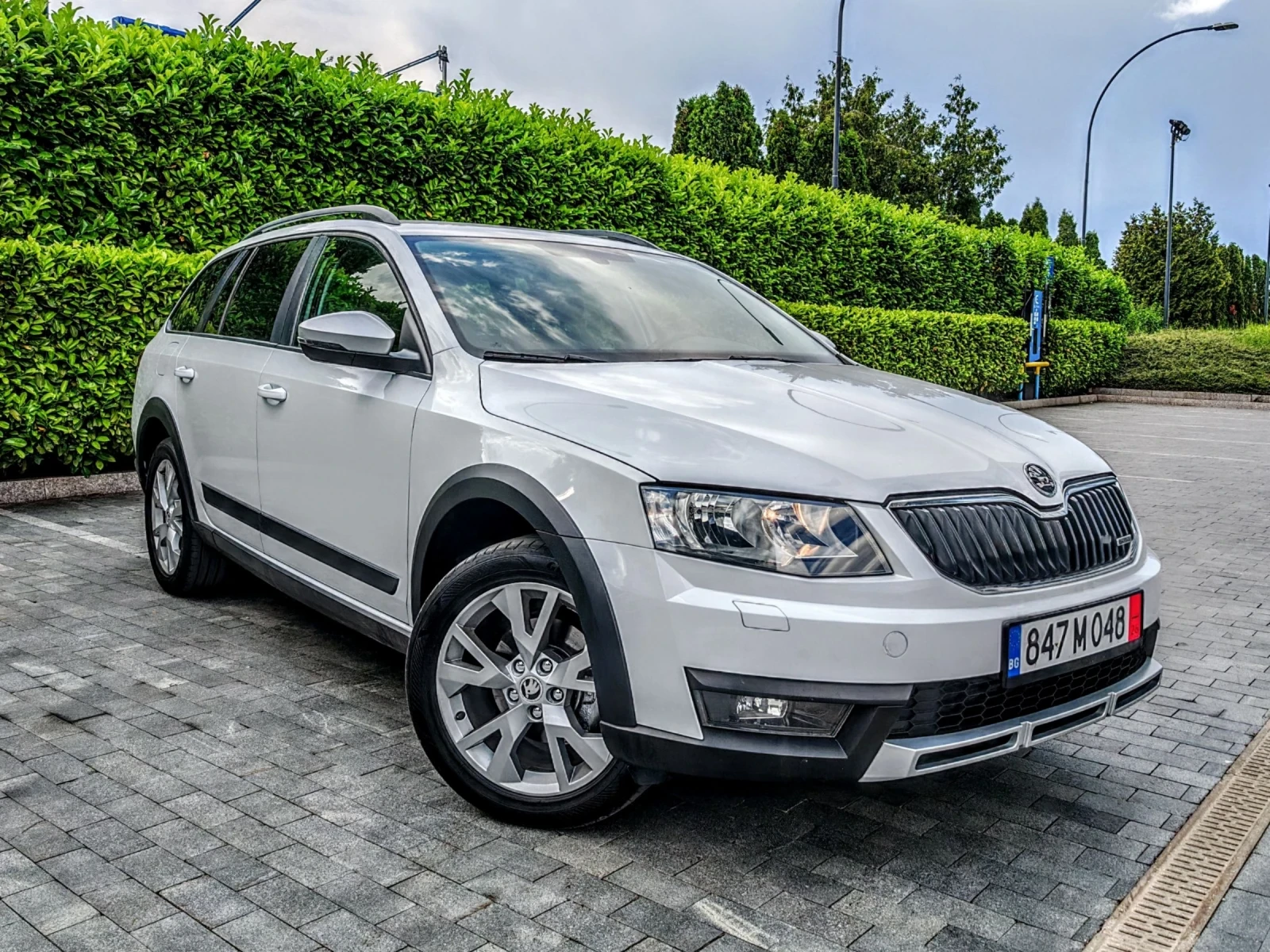 Skoda Octavia * SCOUT 4Х4 * 2.0TDI 150ps * КАМЕРА * NAVI * , снимка 2 - Автомобили и джипове - 54858150