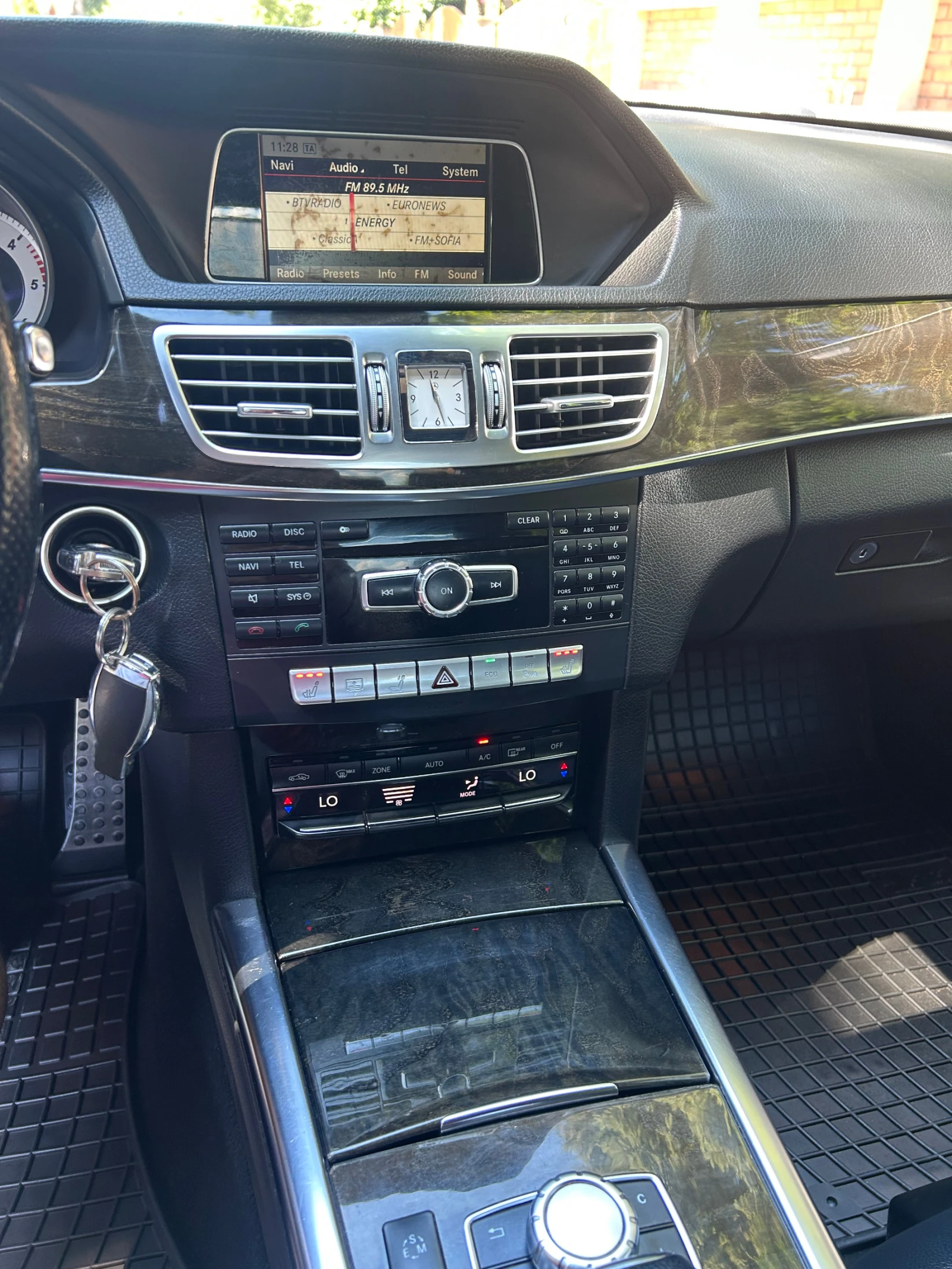 Mercedes-Benz E 220 2, 2 170К AMG, снимка 12 - Автомобили и джипове - 55054701
