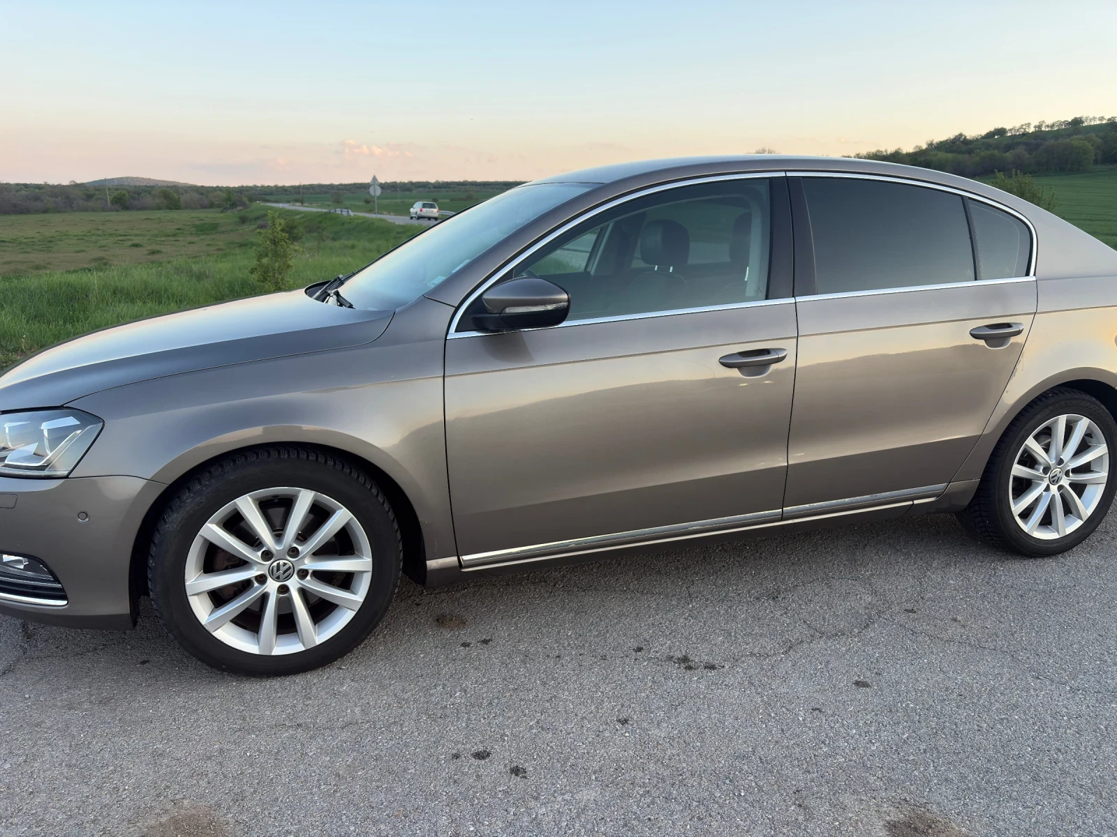 VW Passat 2.0TDI DSG, снимка 4 - Автомобили и джипове - 56067822