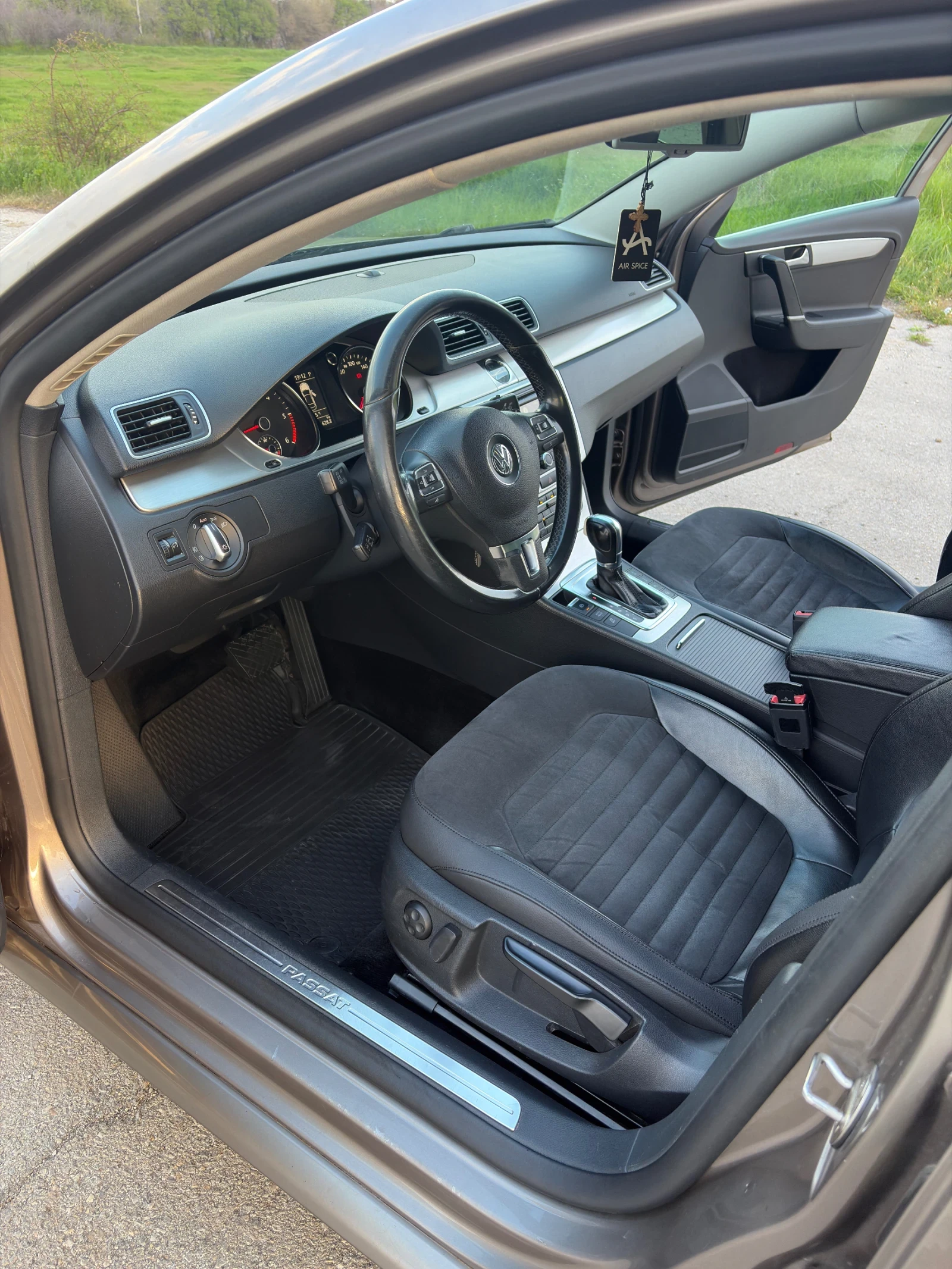 VW Passat 2.0TDI DSG, снимка 11 - Автомобили и джипове - 56067822