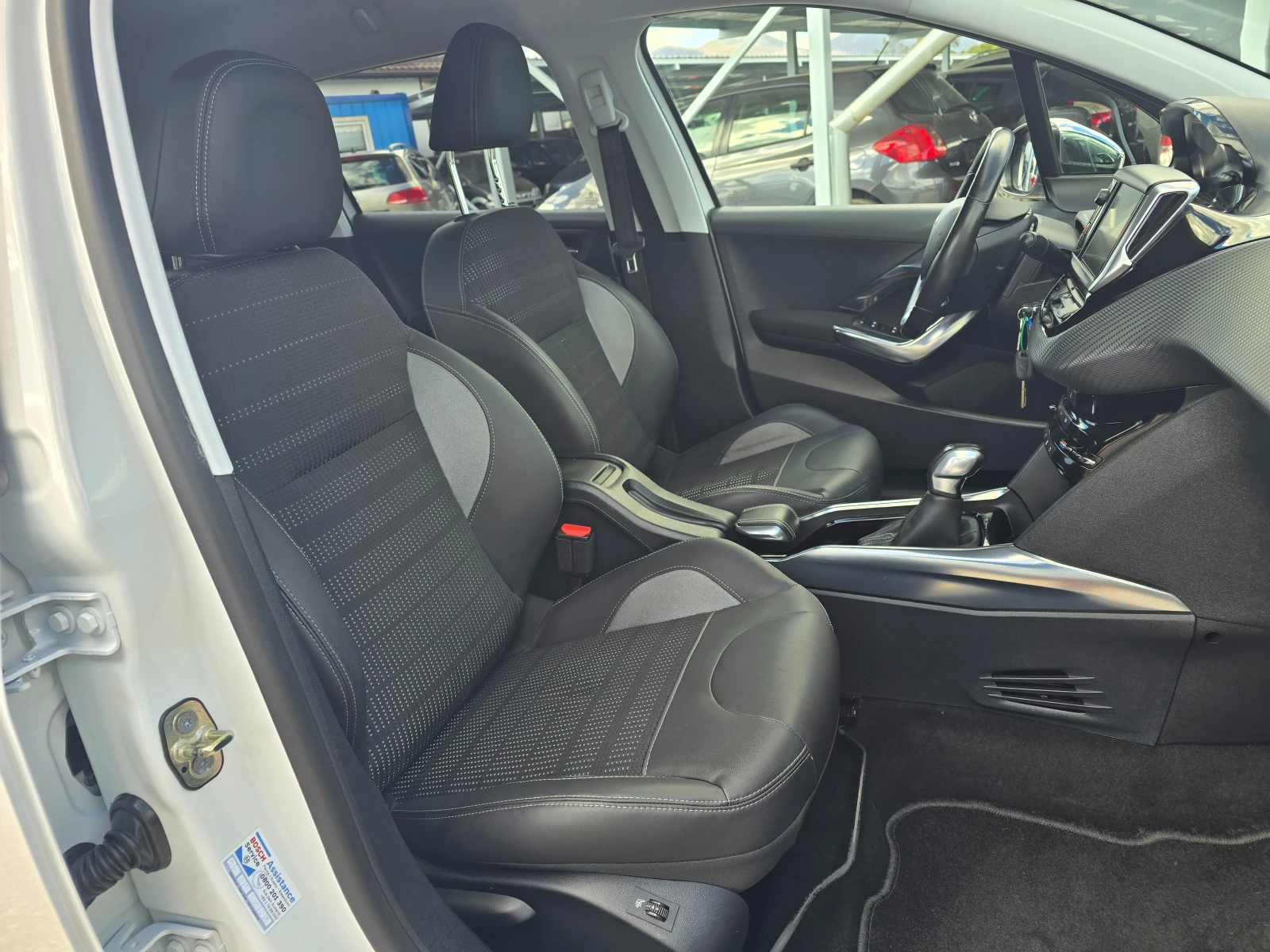 Peugeot 2008 1.6 БЕНЗИН РЕАЛНИ КИЛОМЕТРИ, снимка 10 - Автомобили и джипове - 56265889
