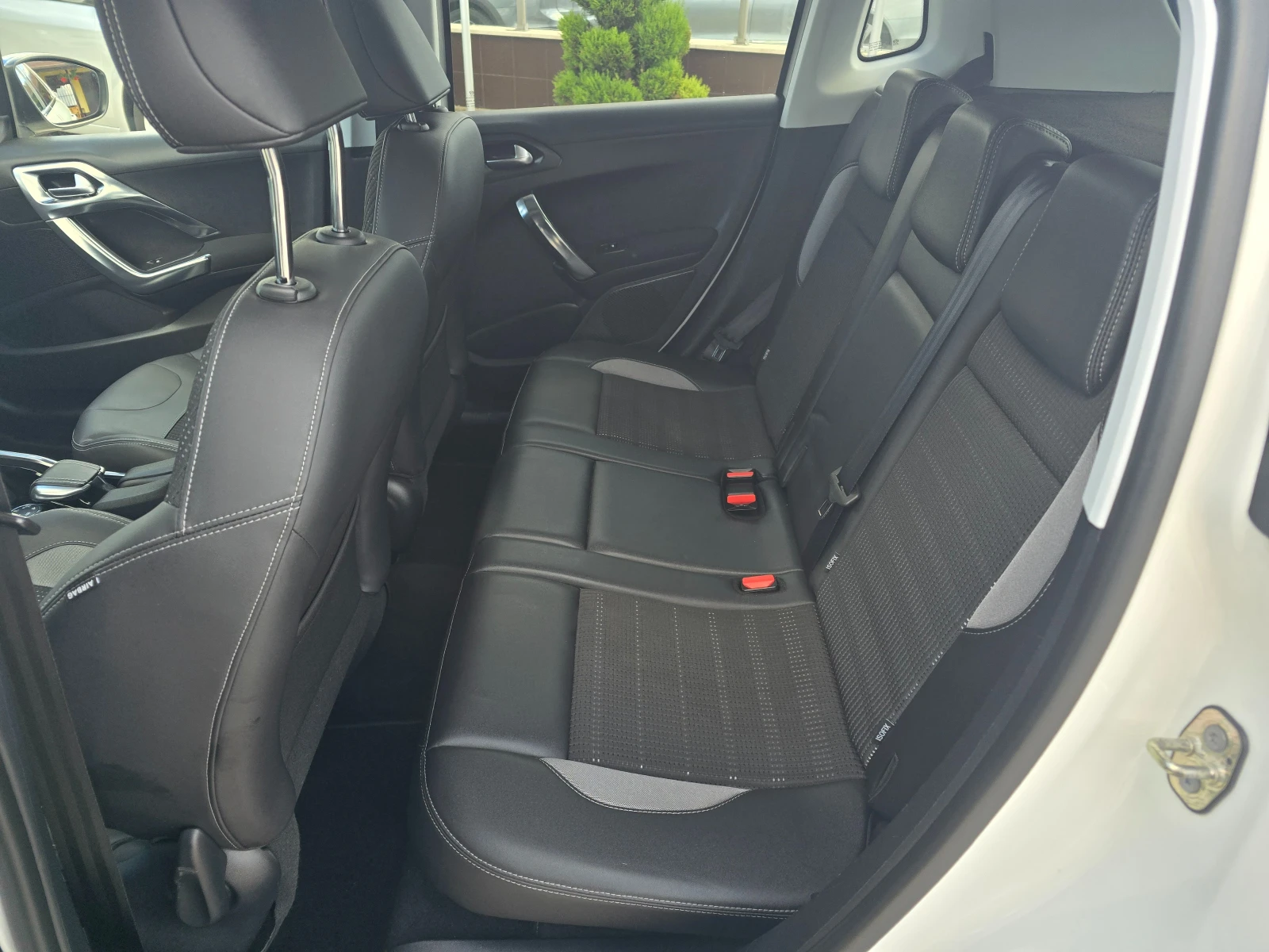 Peugeot 2008 1.6 БЕНЗИН РЕАЛНИ КИЛОМЕТРИ, снимка 14 - Автомобили и джипове - 56265889